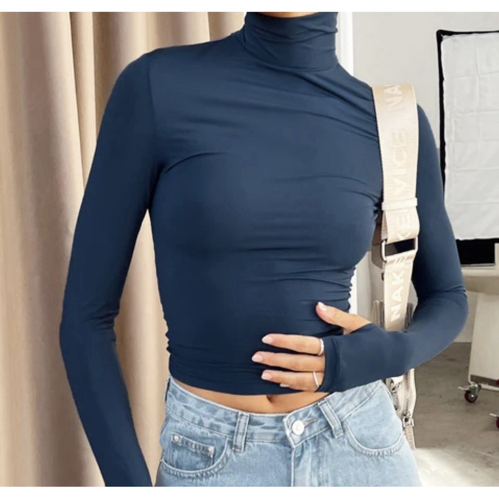 Princess Polly Navy Long Sleeve Turtleneck Top Soft Fit Sz 2 MSRP $46 Thumbholes - Picture 4 of 12